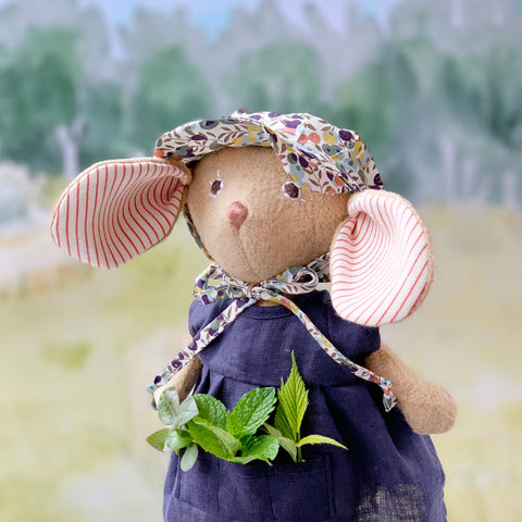 Annicke Mouse wearing her apron